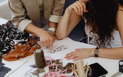 Les Influenceurs Mode : Génies Créatifs ou Piques-Assiettes de Luxe ?